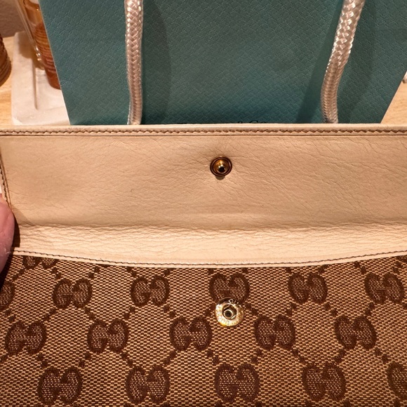 Gucci Brown/Tan Monogram Canvas Clutch Wallet with Cream Trim - Picture 3 of 5